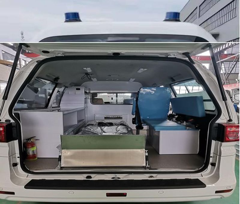 東風CLW5020XJHCD6型救護車